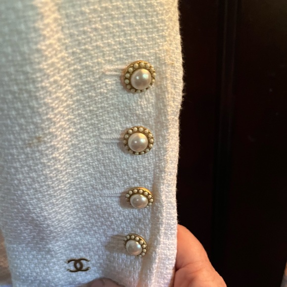 Chanel 02P white summer transitional jacket with pearl buttons size 36. NWTs - Picture 5 of 12